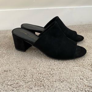 2/$15 🍍 George Black Faux Suede Mules